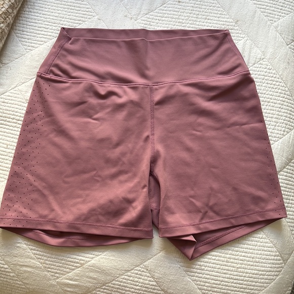 BUFFBUNNY Short size M barely used. Great Condition - Picture 2 of 3